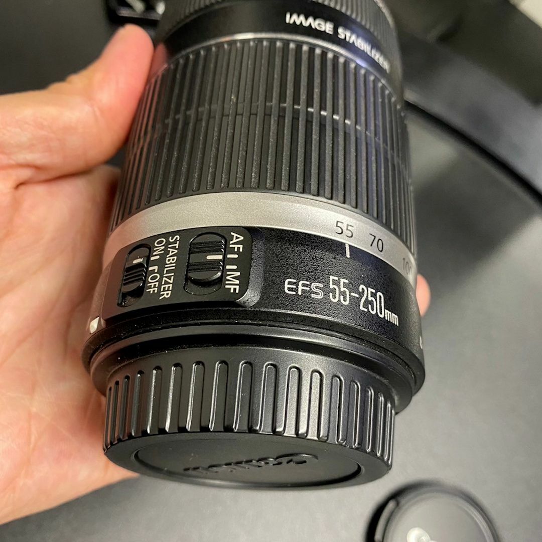 Canon(キヤノン)の良品 Canon EF-S 55-250mm IS F4-5.6 レンズ スマホ/家電/カメラのカメラ(レンズ(ズーム))の商品写真