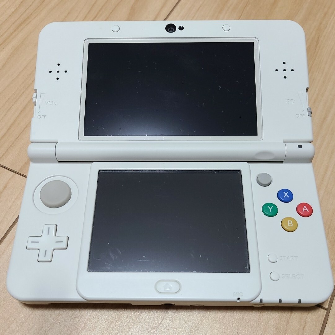 ニンテンドー3DS(ニンテンドー3DS)の【外箱欠品】Newニンテンドー3DS　ホワイト本体 エンタメ/ホビーのゲームソフト/ゲーム機本体(携帯用ゲーム機本体)の商品写真