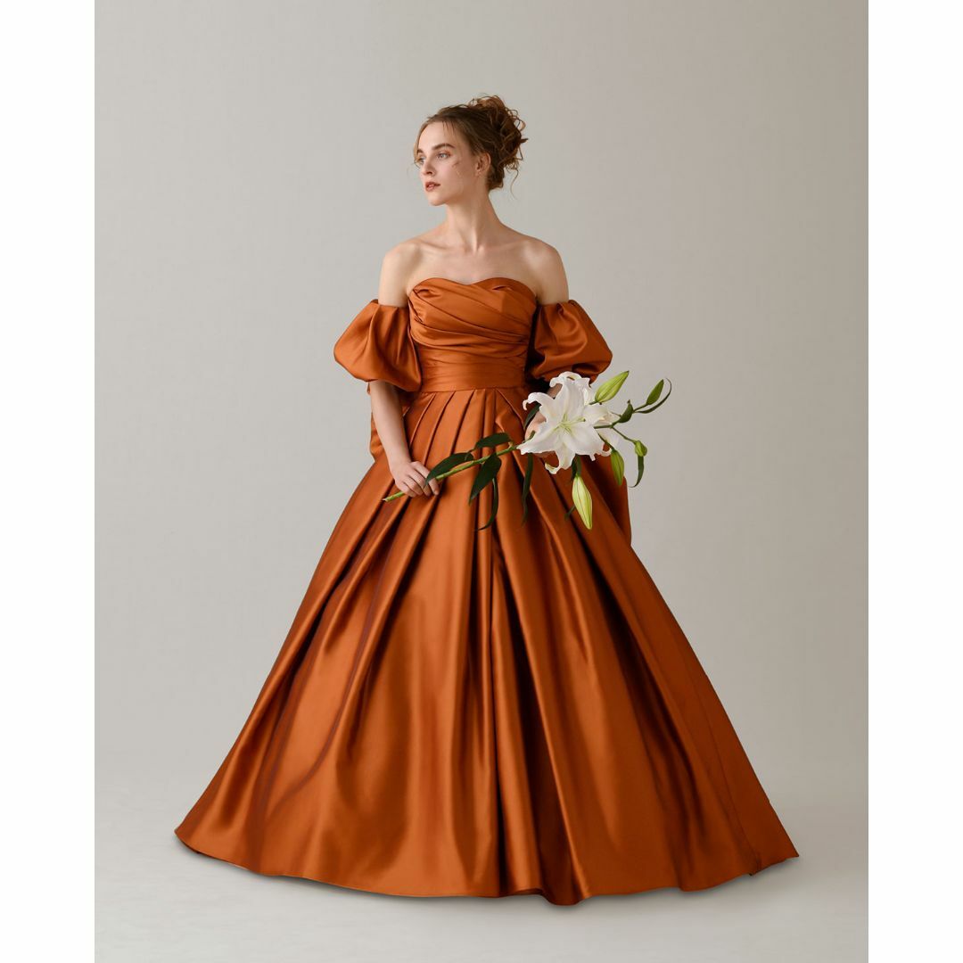  人気上昇！カラードレス ベアトップ 取り外し袖 豪華なバックリボン 披露宴 レディースのフォーマル/ドレス(ウェディングドレス)の商品写真