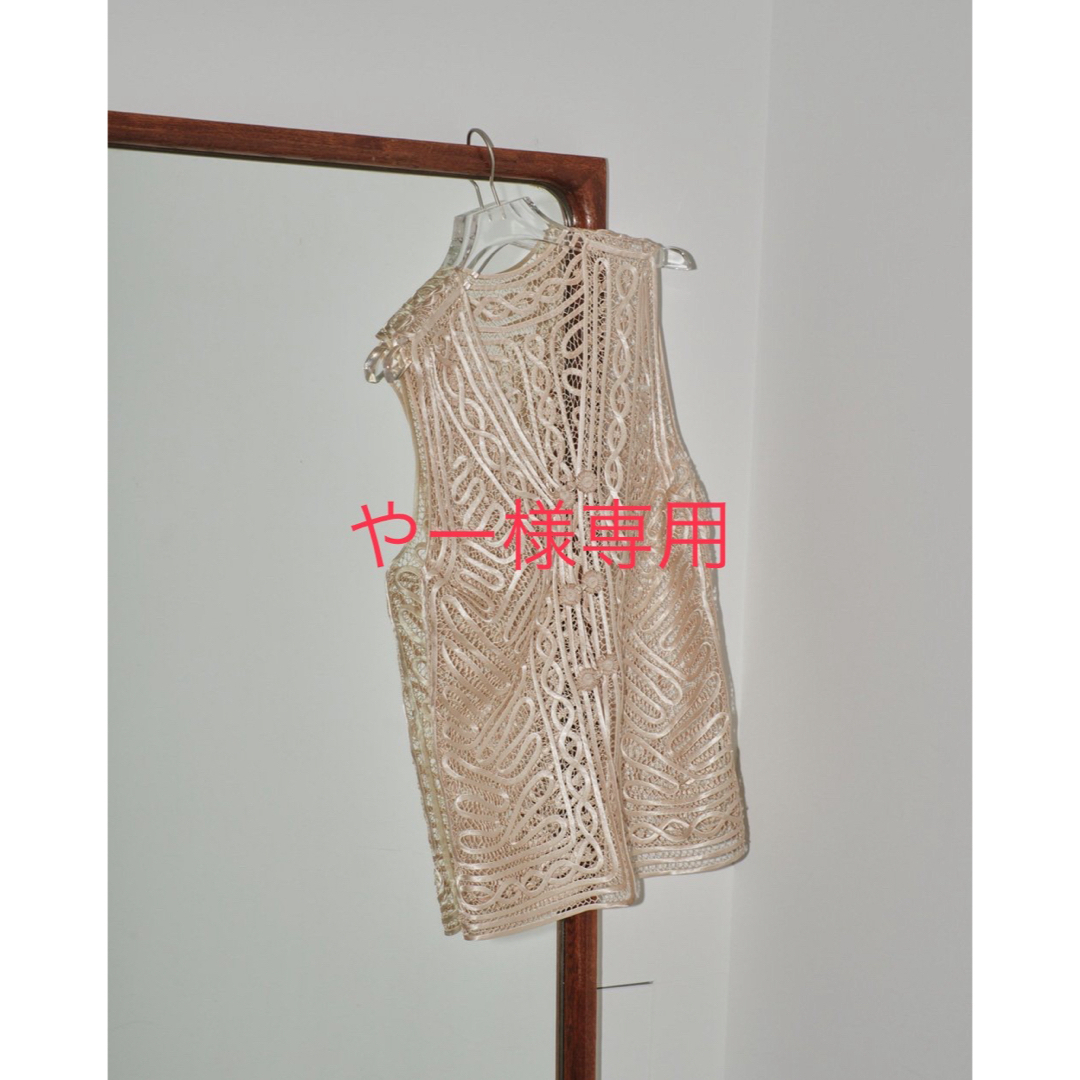 TODAYFUL(トゥデイフル)の【やー様専用】TODAYFUL Embroidery Middle Vest レディースのトップス(ベスト/ジレ)の商品写真