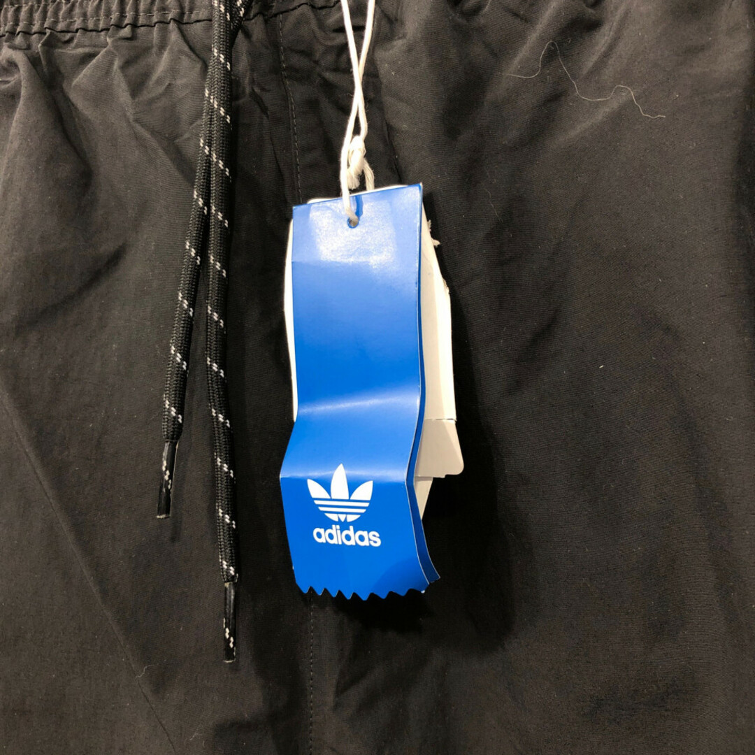 adidas(アディダス)のadidas アディダス ナイロン ショートパンツ 大きいサイズ スポーツ ブラック (メンズ 2XL) 中古 古着 Q6746 メンズのパンツ(ショートパンツ)の商品写真