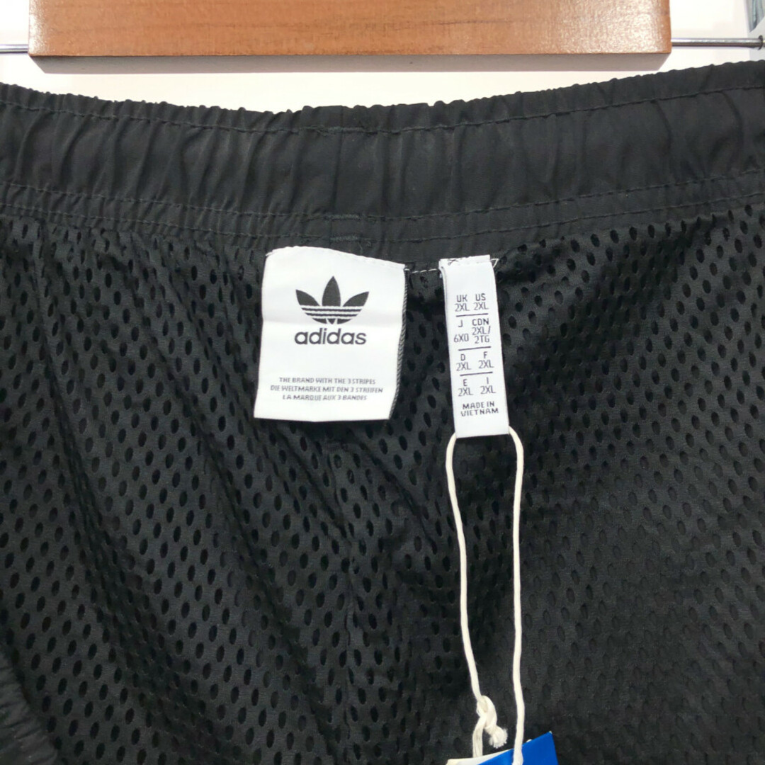 adidas(アディダス)のadidas アディダス ナイロン ショートパンツ 大きいサイズ スポーツ ブラック (メンズ 2XL) 中古 古着 Q6746 メンズのパンツ(ショートパンツ)の商品写真