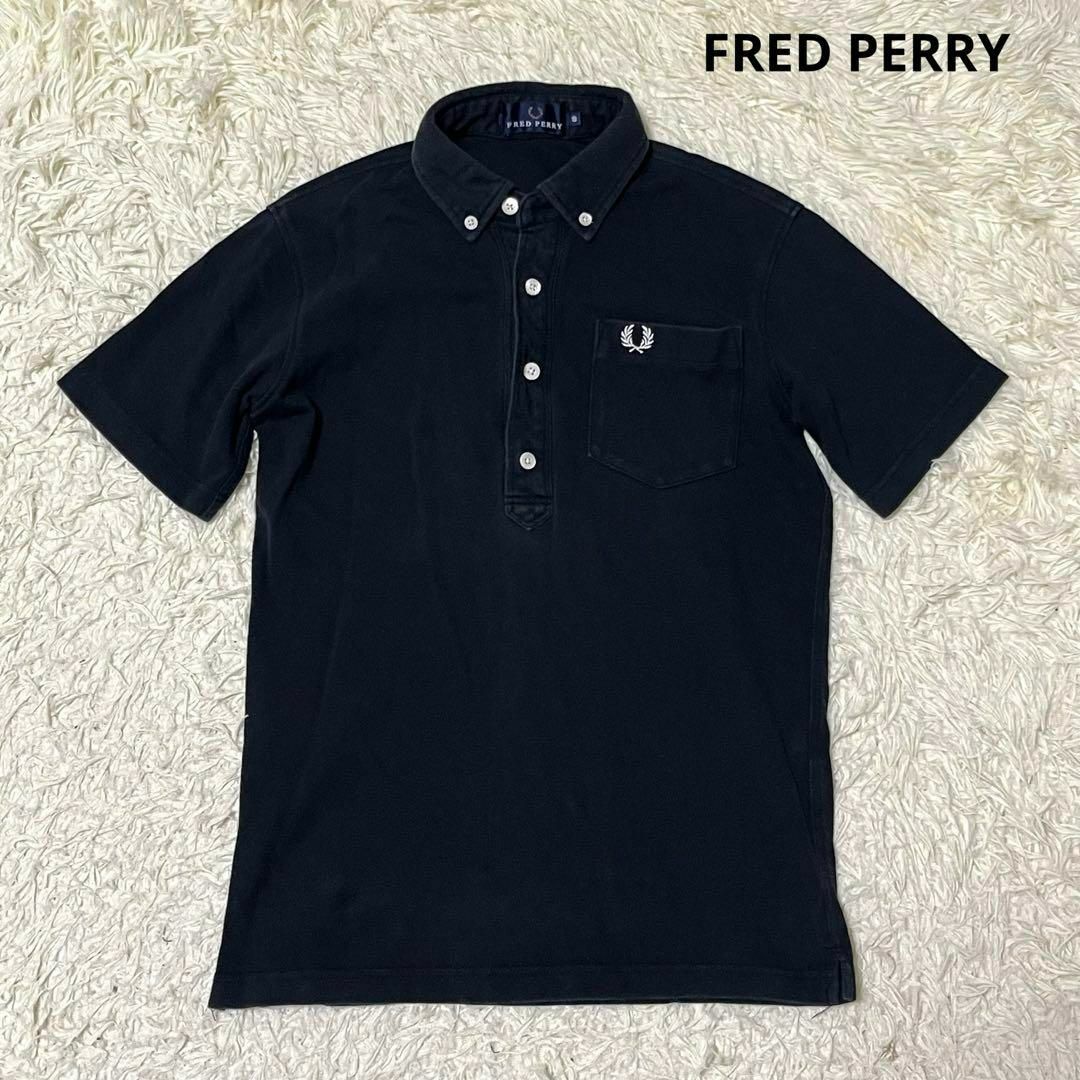 FRED PERRY(フレッドペリー)のフレッドペリー ポロシャツ 半袖 月桂樹 銀ロゴ 刺繍 綿100% 濃紺 S メンズのトップス(ポロシャツ)の商品写真