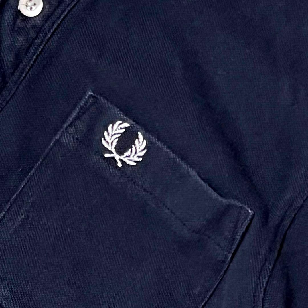 FRED PERRY(フレッドペリー)のフレッドペリー ポロシャツ 半袖 月桂樹 銀ロゴ 刺繍 綿100% 濃紺 S メンズのトップス(ポロシャツ)の商品写真