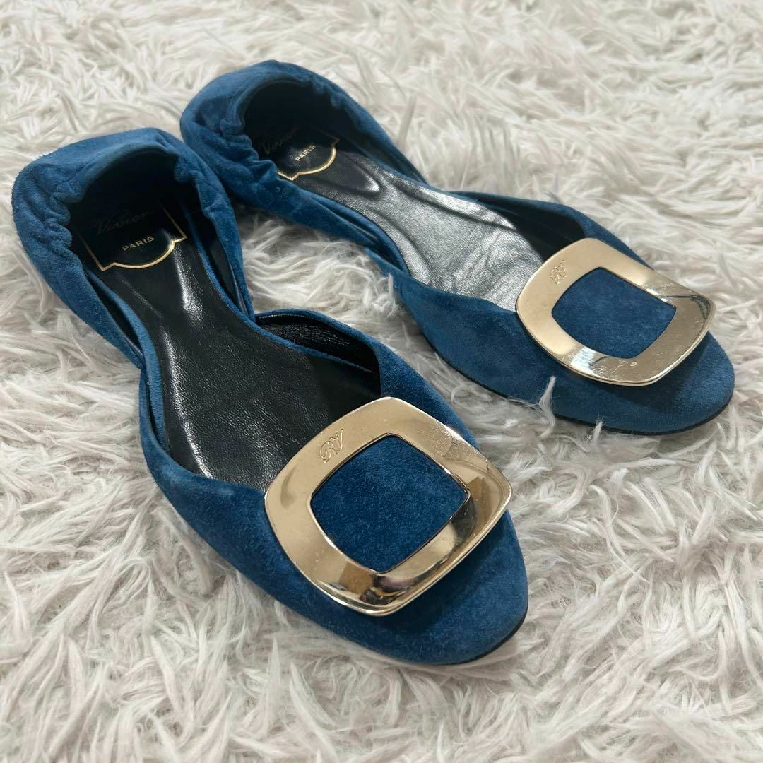 ROGER VIVIER(ロジェヴィヴィエ)のロジェヴィヴィエ プレート 金具 スウェード バレエシューズ フラット ギャザー レディースの靴/シューズ(バレエシューズ)の商品写真