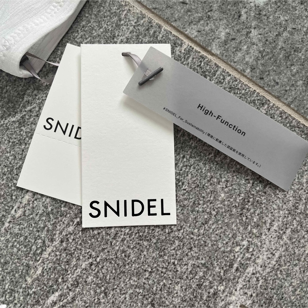 SNIDEL(スナイデル)のsnidel スィムウェア　ラッシュガード レディースのトップス(Tシャツ(長袖/七分))の商品写真
