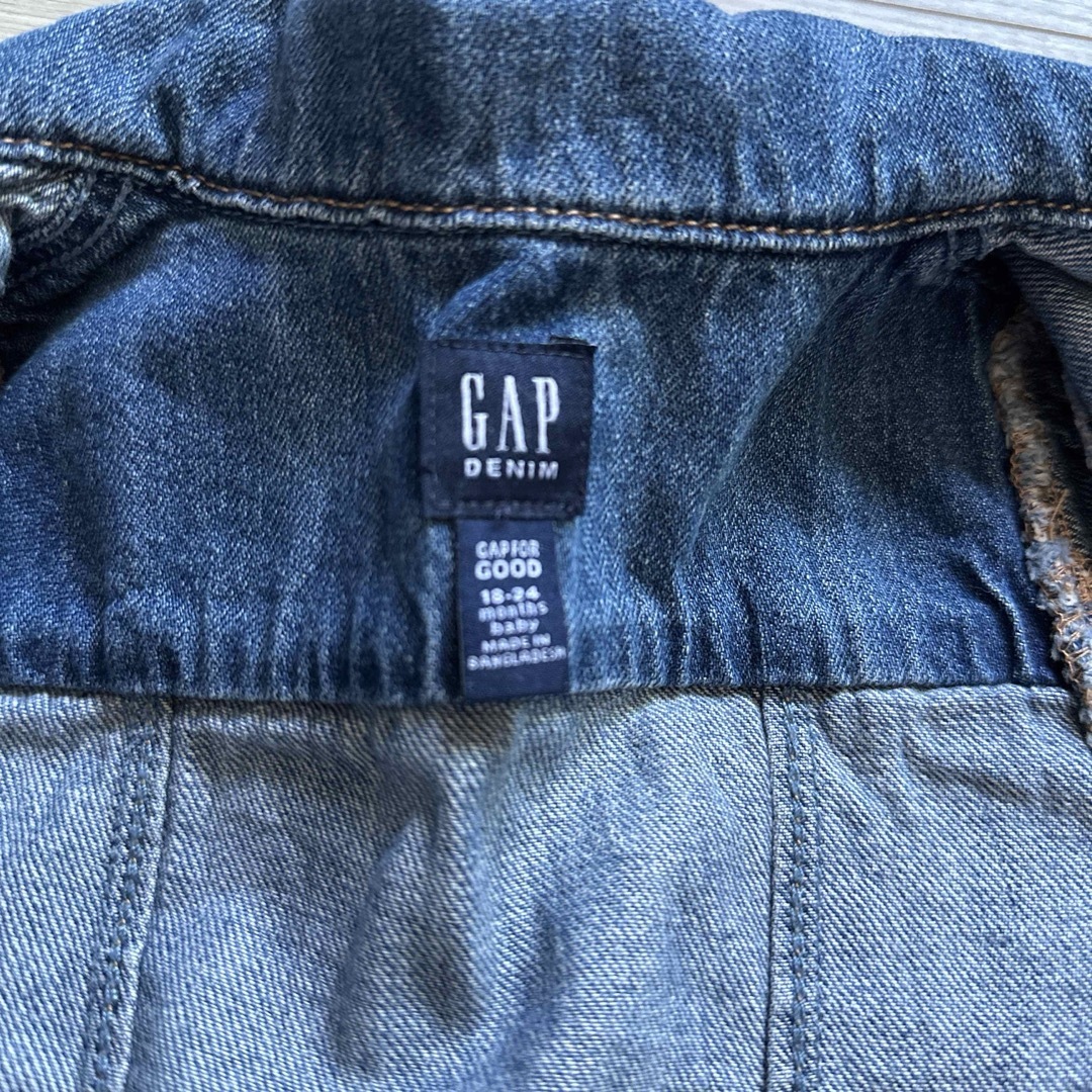 babyGAP(ベビーギャップ)のデニムジャケット90 キッズ/ベビー/マタニティのキッズ服女の子用(90cm~)(ジャケット/上着)の商品写真