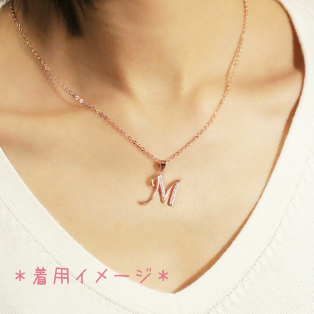 【 M 】 K18GP イニシャルネックレス ピンクゴールド レディース 刻印 レディースのアクセサリー(ネックレス)の商品写真