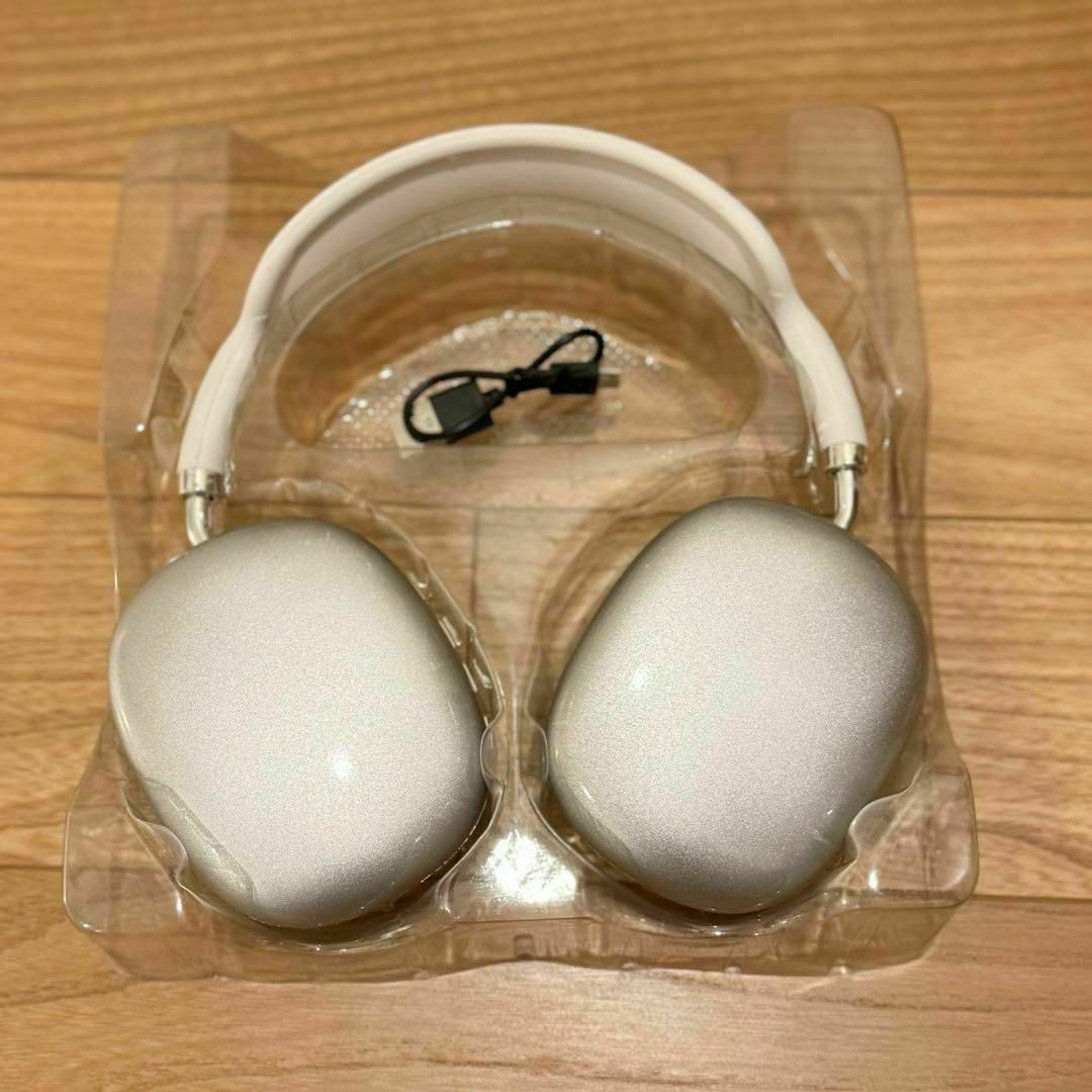 P9 ワイヤレスヘッドホン ホワイト 軽量 Bluetooth プレゼント　韓国 スマホ/家電/カメラのオーディオ機器(ヘッドフォン/イヤフォン)の商品写真