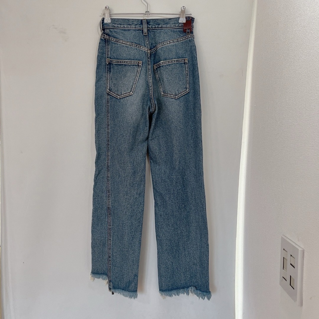 Ameri VINTAGE(アメリヴィンテージ)の【美品♡】AMERI ZIPPER STRAIGHT DENIM デニム　アシメ レディースのパンツ(デニム/ジーンズ)の商品写真