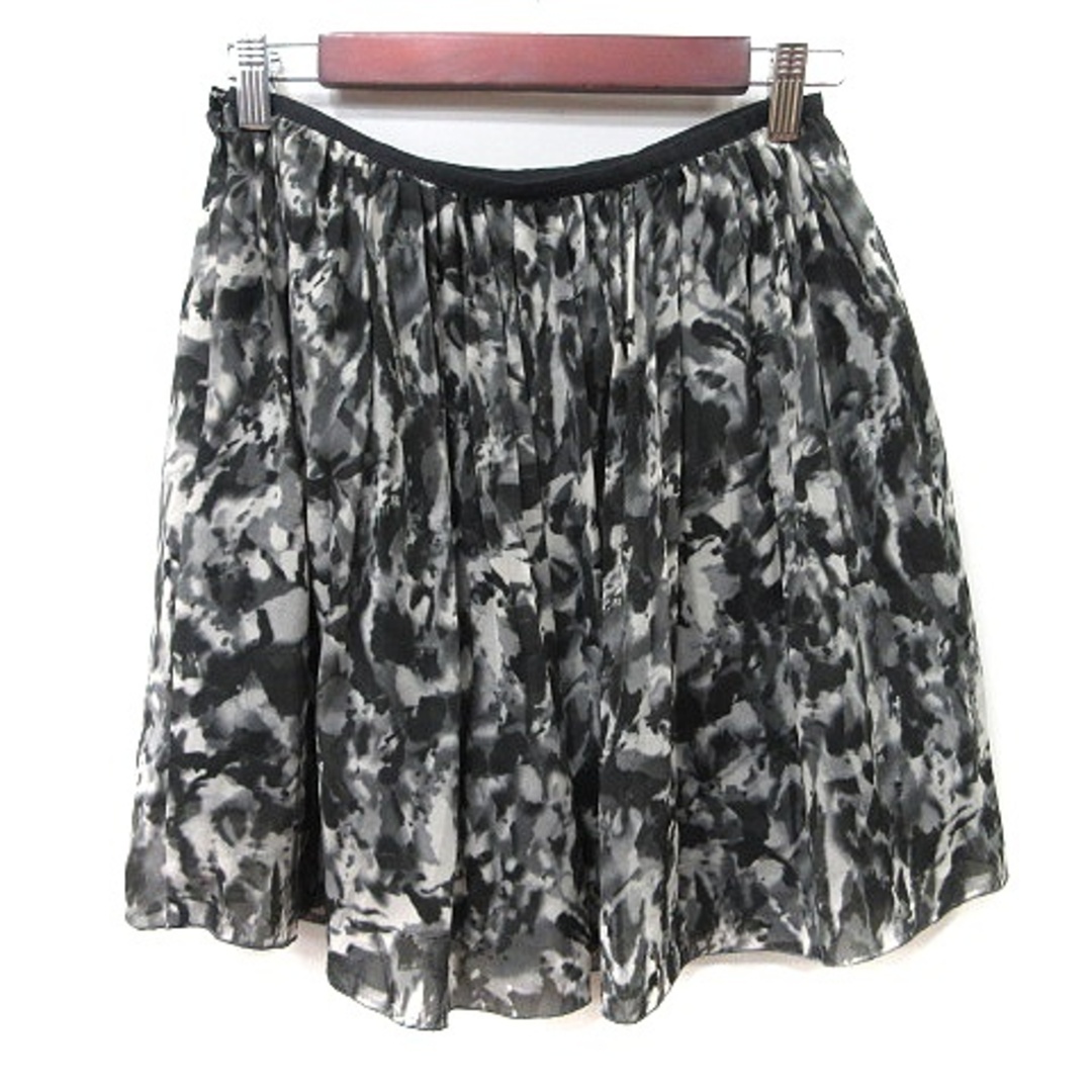 ラピスルーチェパービームス フレアスカート ギャザー ミニ 総柄 黒 白  レディースのスカート(ミニスカート)の商品写真