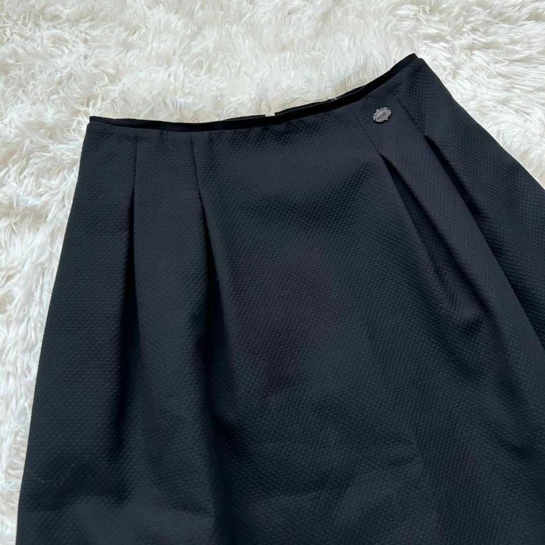 FOXEY(フォクシー)の美品✨フォクシー キルティング ロゴ プレート スカート 高級 大人 タック レディースのスカート(その他)の商品写真