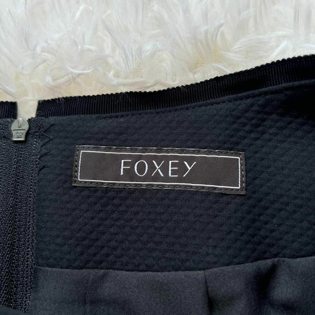 FOXEY(フォクシー)の美品✨フォクシー キルティング ロゴ プレート スカート 高級 大人 タック レディースのスカート(その他)の商品写真