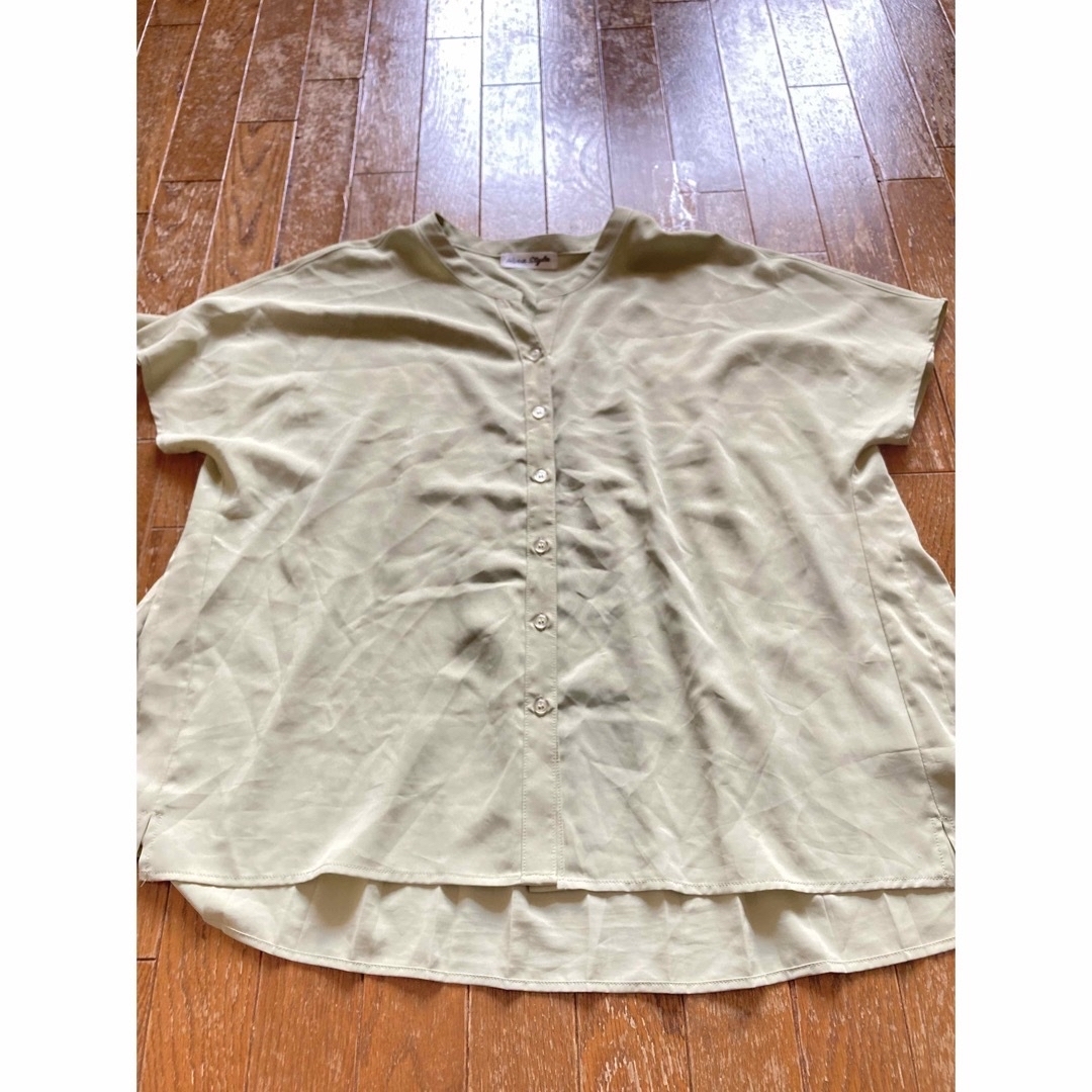 しまむら(シマムラ)のhinastyle グリーンバックプリーツブラウスLL レディースのトップス(シャツ/ブラウス(半袖/袖なし))の商品写真