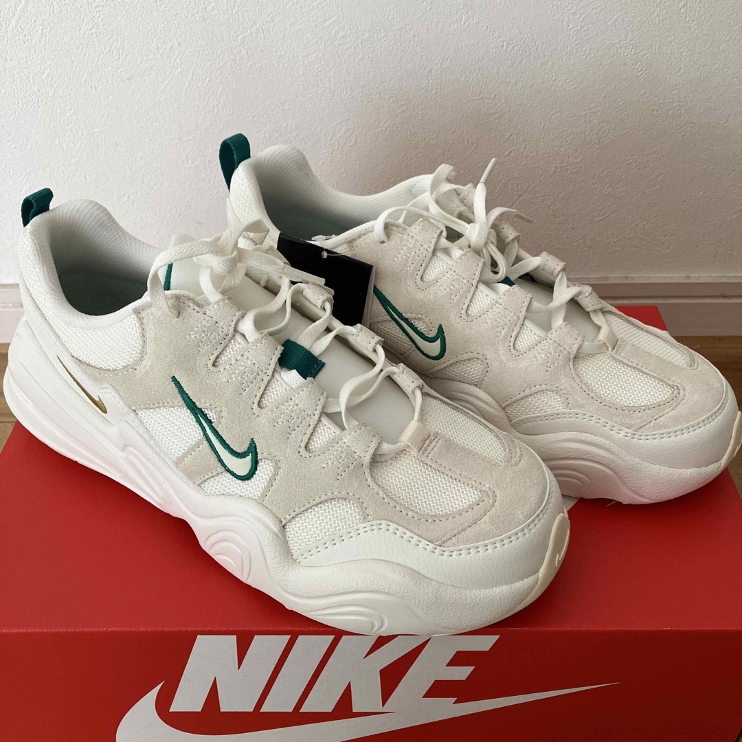 NIKE - ナイキ ウィメンズ テックヘラ 28.5㎝ 新品の通販 by NIKE - ナイキ ウィメンズ テックヘラ 28.5㎝ 新品の通販 by