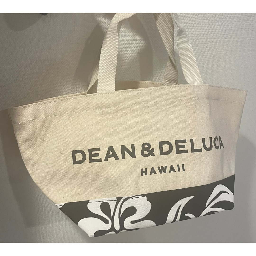 DEAN & DELUCA(ディーンアンドデルーカ)の【新品】DEAN&DELUCA ハワイ限定 ハイビスカス柄トートバッグ レディースのバッグ(トートバッグ)の商品写真