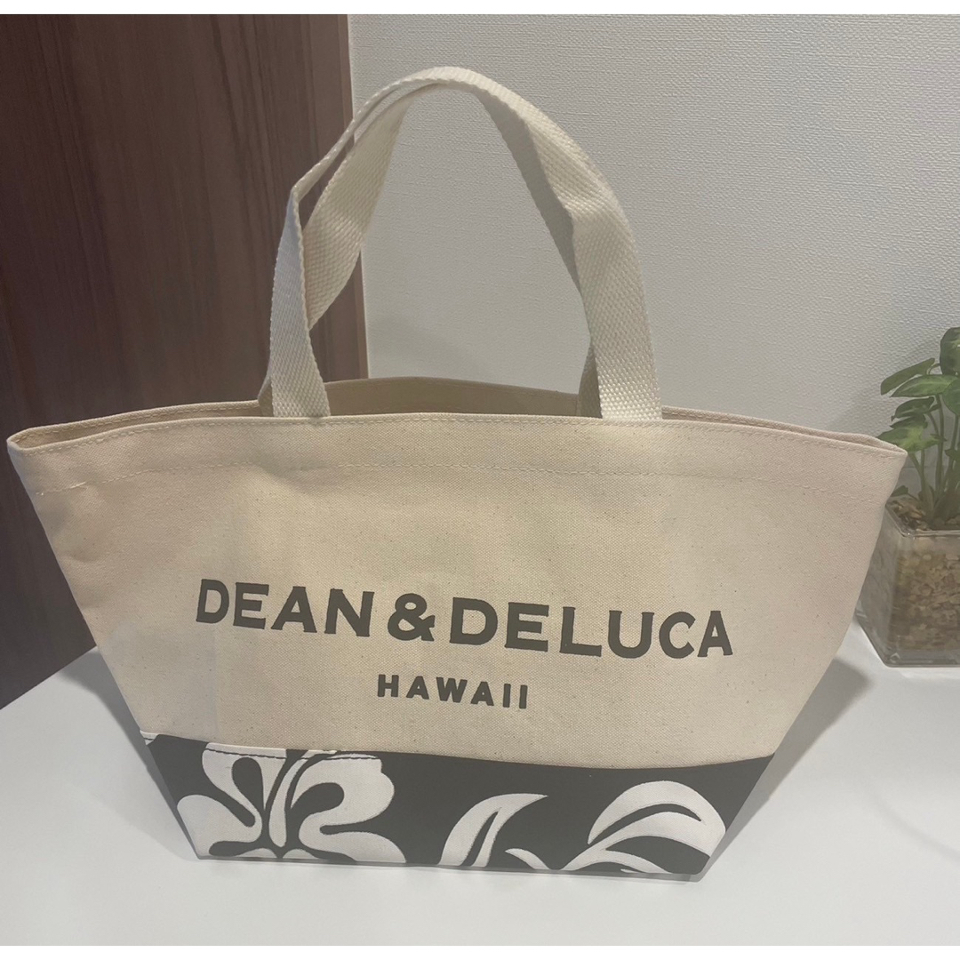 DEAN & DELUCA(ディーンアンドデルーカ)の【新品】DEAN&DELUCA ハワイ限定 ハイビスカス柄トートバッグ レディースのバッグ(トートバッグ)の商品写真