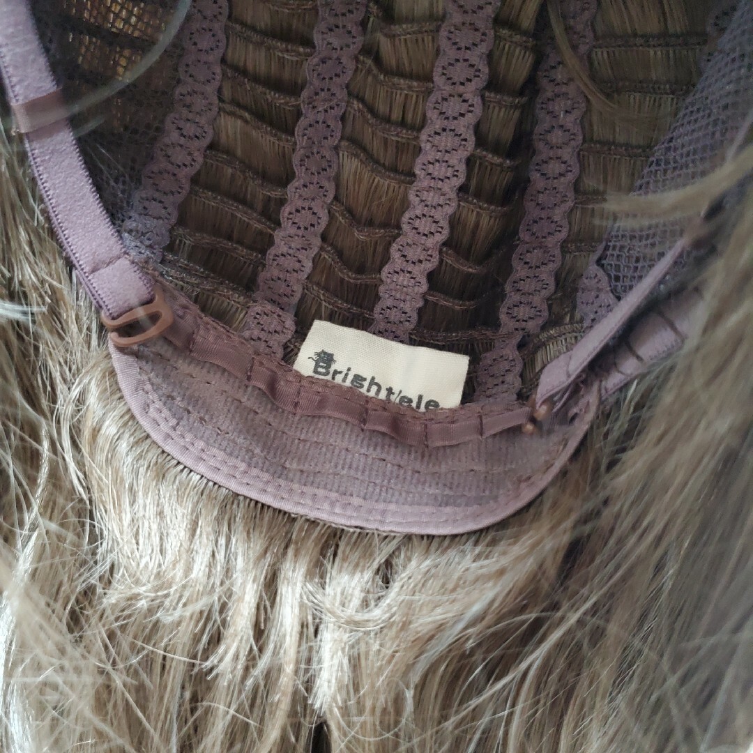 BrightLaLa ブライトララ フルウィッグ ロングカール 茶髪 ミルクティ エンタメ/ホビーのコスプレ(ウィッグ)の商品写真