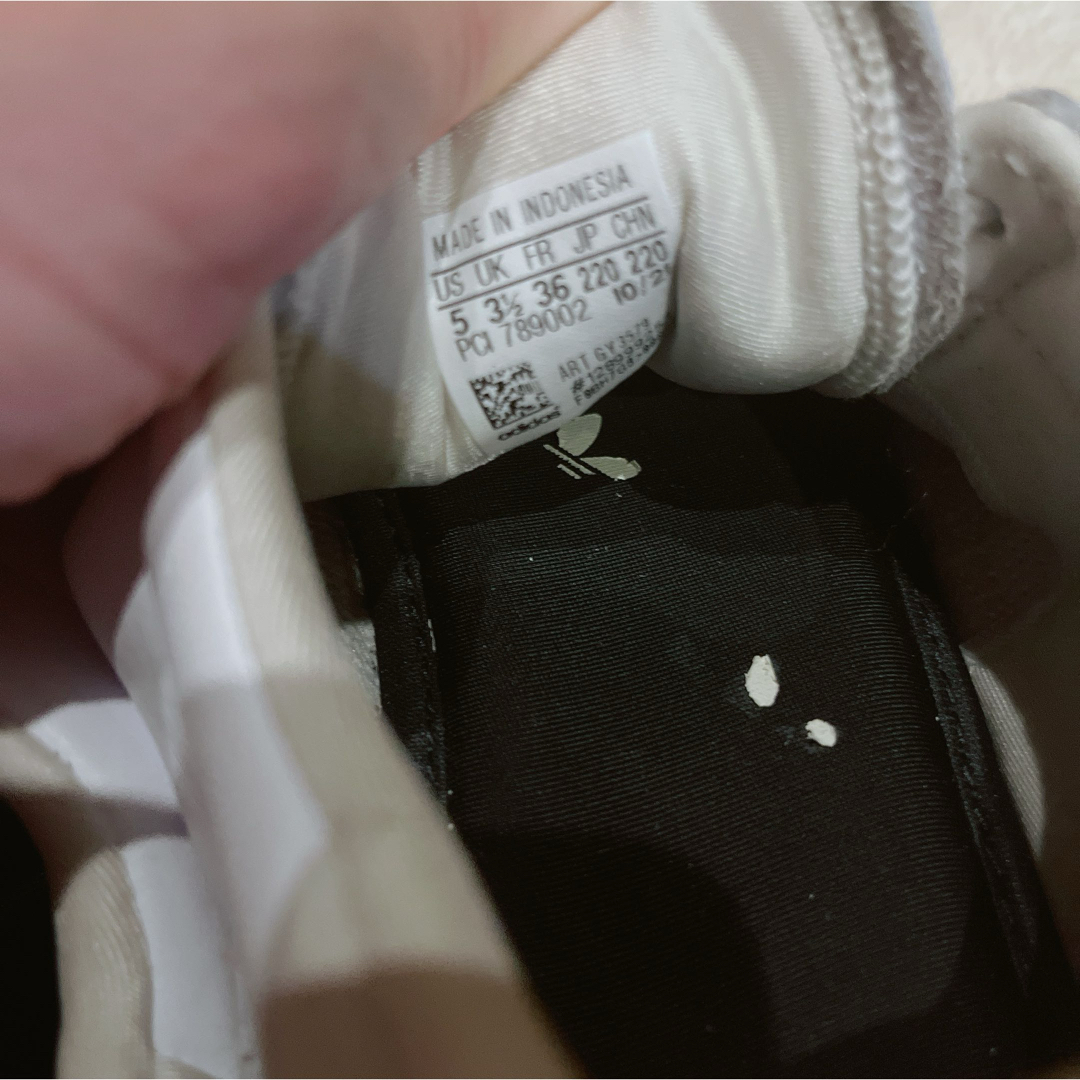 adidas スニーカー　22cm  HER COURT W GY3579 レディースの靴/シューズ(スニーカー)の商品写真