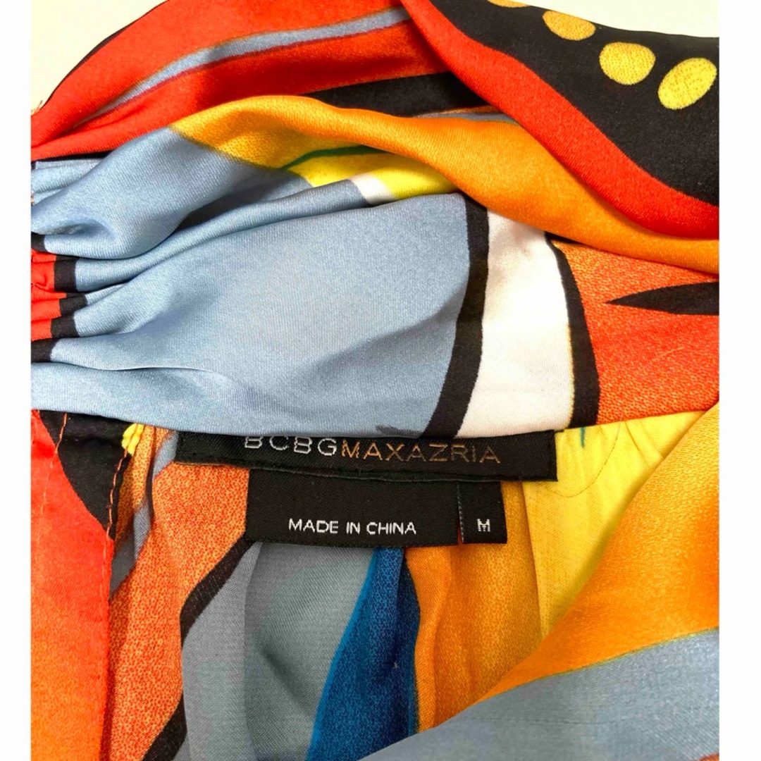 BCBGMAXAZRIA(ビーシービージーマックスアズリア)の半袖ブラウス、総柄、派手、パフスリーブ、Mサイズ レディースのトップス(シャツ/ブラウス(半袖/袖なし))の商品写真