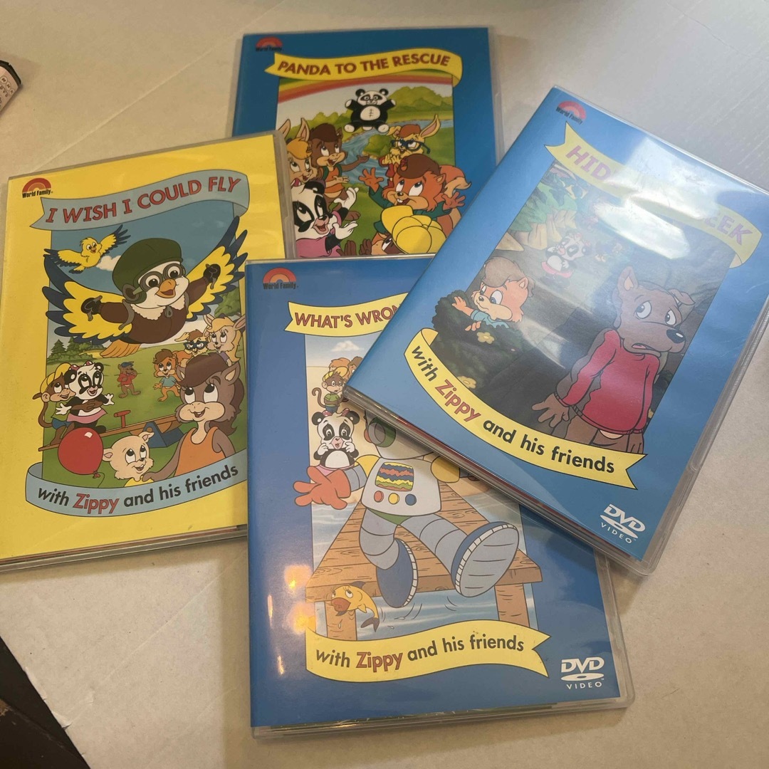 Disney(ディズニー)のディズニーワールドファミリー　DVD 英語教育　 キッズ/ベビー/マタニティのおもちゃ(知育玩具)の商品写真