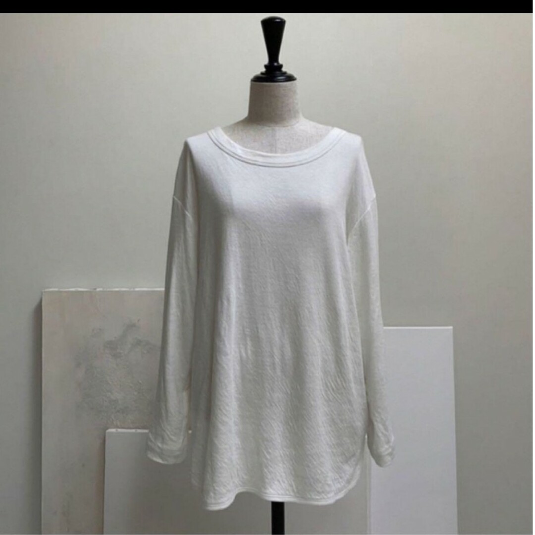 ARGUE(アギュー)のargue　V-NECK TIDY SHIRT/WHITEとロンT レディースのトップス(シャツ/ブラウス(長袖/七分))の商品写真