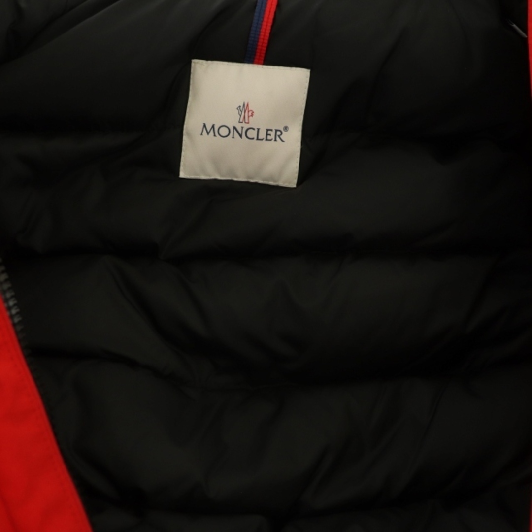 MONCLER(モンクレール)のモンクレール COURVITE ダウンジャケット アウター ミドル丈 ファー付き レディースのジャケット/アウター(ダウンジャケット)の商品写真