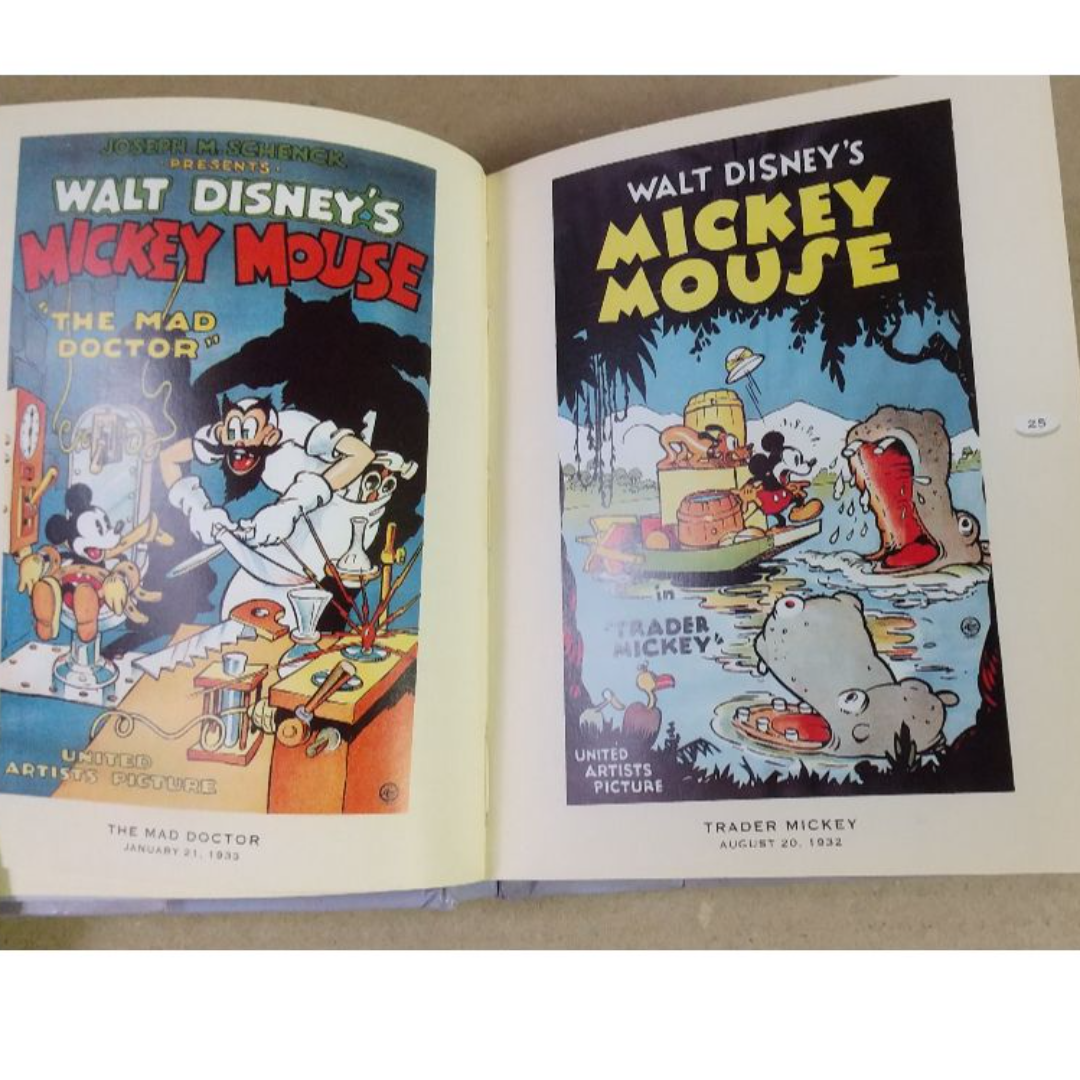 Disney(ディズニー)のディズニーポスター　ミッキーマウスからアラジンまで　（洋書、オールカラー） エンタメ/ホビーの本(アート/エンタメ)の商品写真