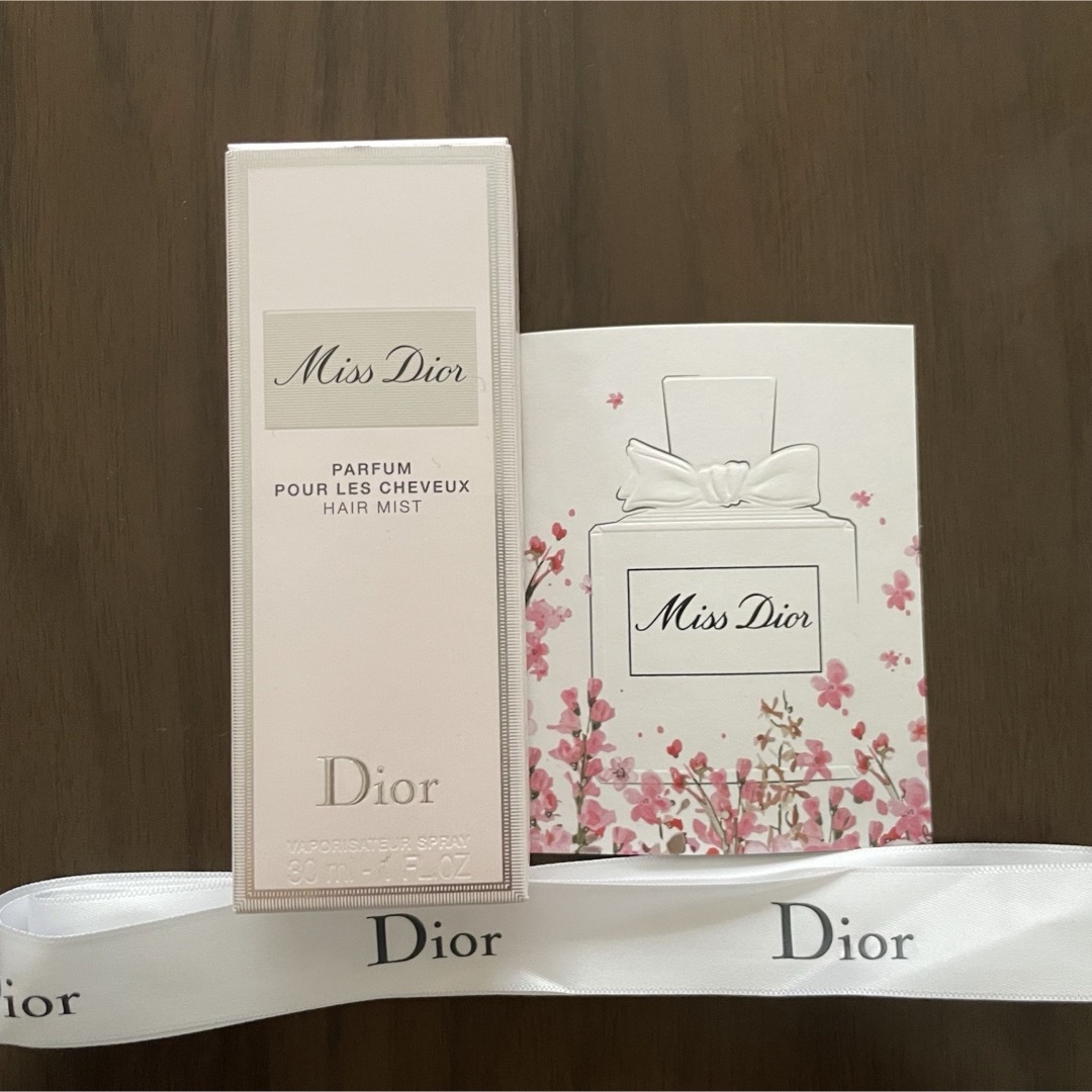 Dior(ディオール)のDior  空箱 リボン インテリア/住まい/日用品のオフィス用品(ラッピング/包装)の商品写真