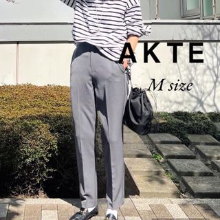 アクテ(AKTE)のAKTE スリムテーパードパンツ ハイウエスト スラックス グレー (チノパン)