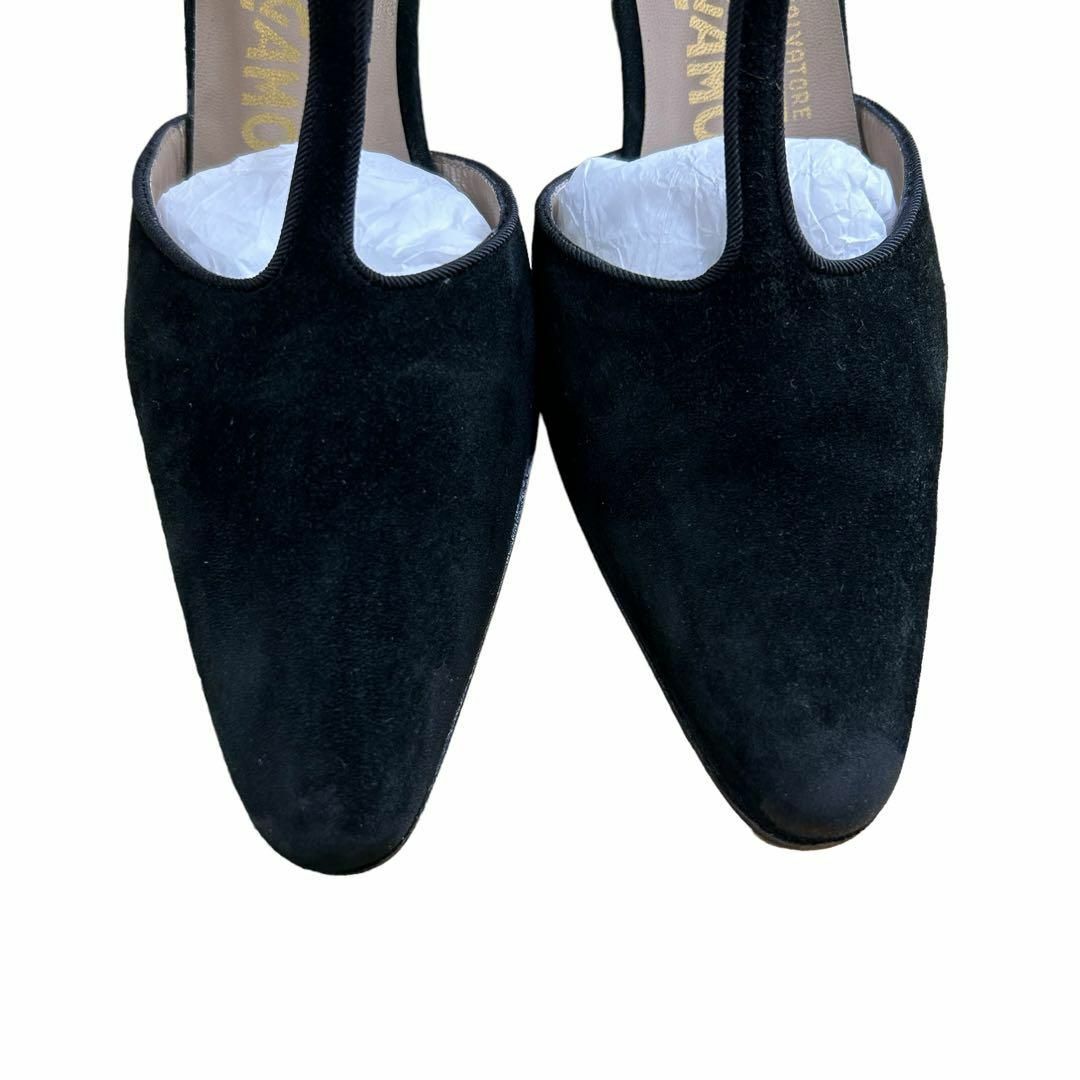 Salvatore Ferragamo(サルヴァトーレフェラガモ)のフェラガモ スウェード パンプス ストラップ サンダル ブラック レディースの靴/シューズ(ハイヒール/パンプス)の商品写真