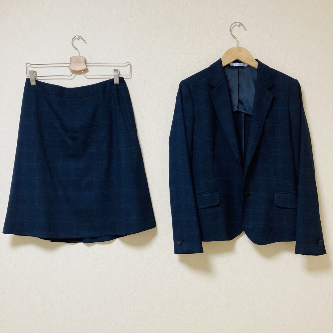 AOKI(アオキ)のAOKI  LES MUES レディースセットアップ　ネイビー　シルク M.L レディースのフォーマル/ドレス(スーツ)の商品写真