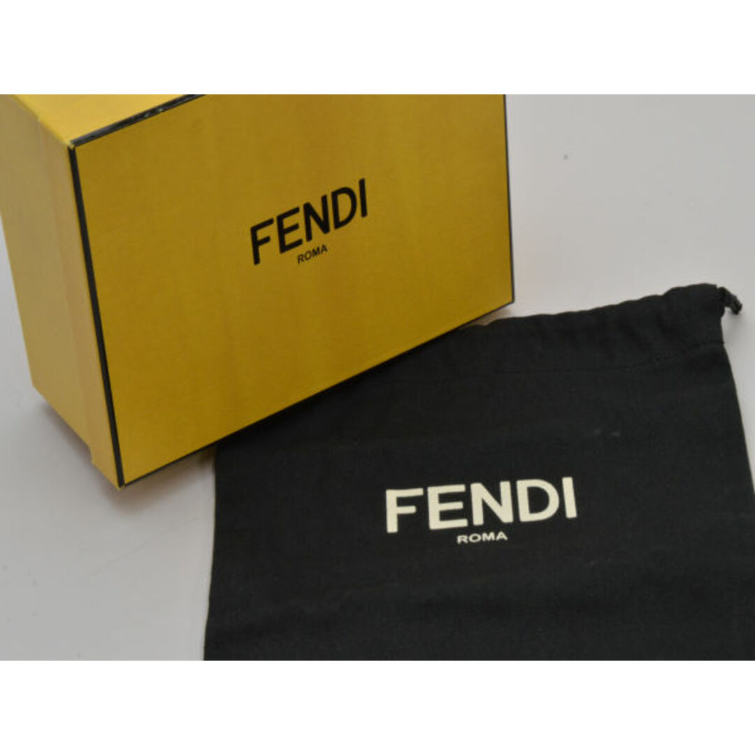 FENDI(フェンディ)のフェンディ FENDI ポーチ 小物入れ バッグチャーム レザー/ファー 7N0094 FFロゴ ブラック クリア ユニセックス su_p e_u F-YA495 レディースのファッション小物(ポーチ)の商品写真