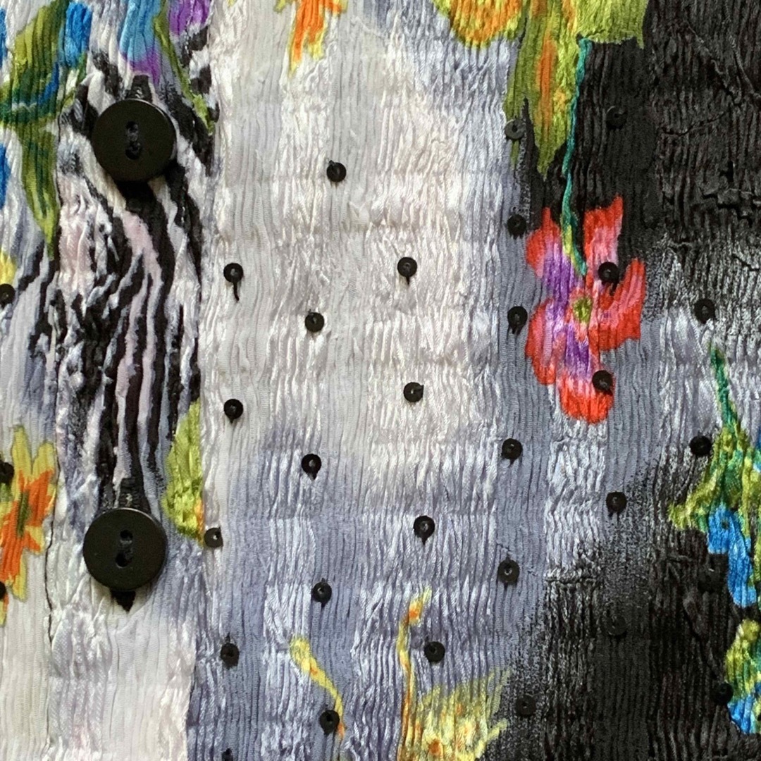 ALBERTO MAKALI プリーツ加工 総花柄ノ―スリーブブラウスL レディースのトップス(シャツ/ブラウス(半袖/袖なし))の商品写真