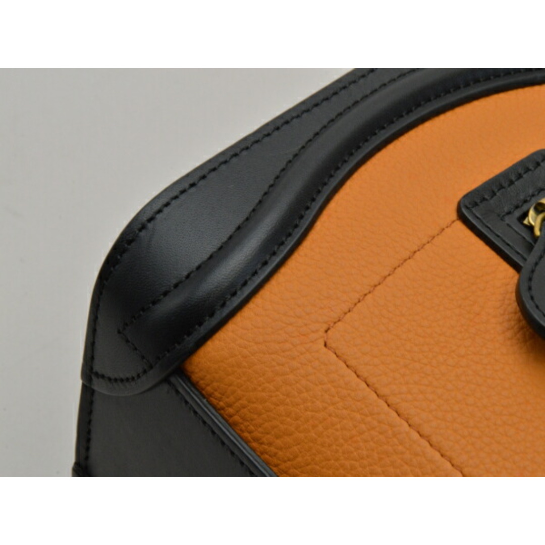 celine(セリーヌ)のセリーヌ CELINE バッグ 189243 LUGGAGE NANO SHOPPER F-GA-1105 ラム カーフ 黒 ORANGE GOLD レディース su_p e_u F-YA574 レディースのバッグ(その他)の商品写真