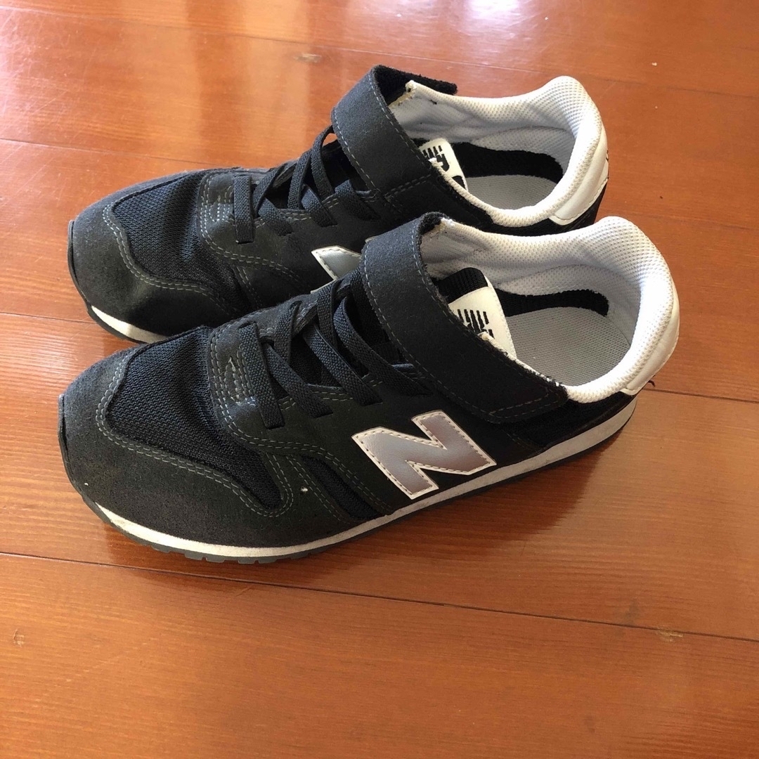 New Balance(ニューバランス)の21.5ニューバランス　スニーカー　 キッズ/ベビー/マタニティのキッズ靴/シューズ(15cm~)(スニーカー)の商品写真