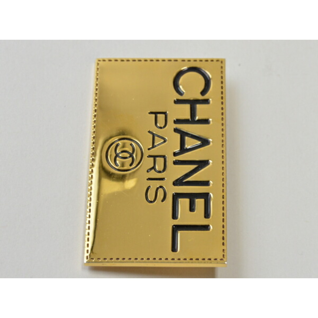 CHANEL(シャネル)のシャネル CHANEL 1990s ロゴ プレート ココマーク ブローチ スクエア 98P 箱付 ゴールド GP レディース su_p e_u F-YA678 レディースのアクセサリー(ブローチ/コサージュ)の商品写真