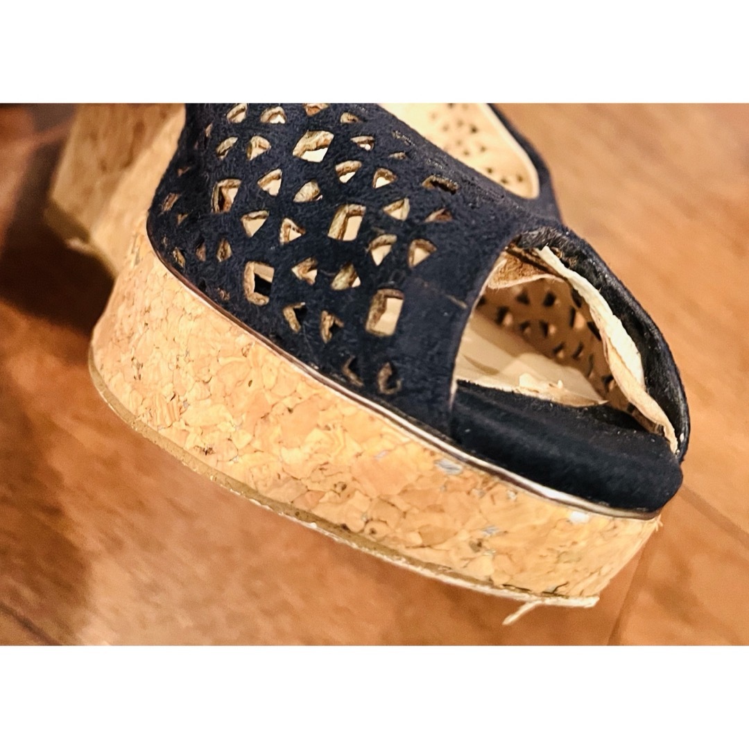 V SEVEN TWELVE THIRTY(ヴィセヴントゥエルヴサーティ)のセヴントゥエルブサーティ　レーザーカット　バックストラップ　ウエッジサンダル レディースの靴/シューズ(サンダル)の商品写真