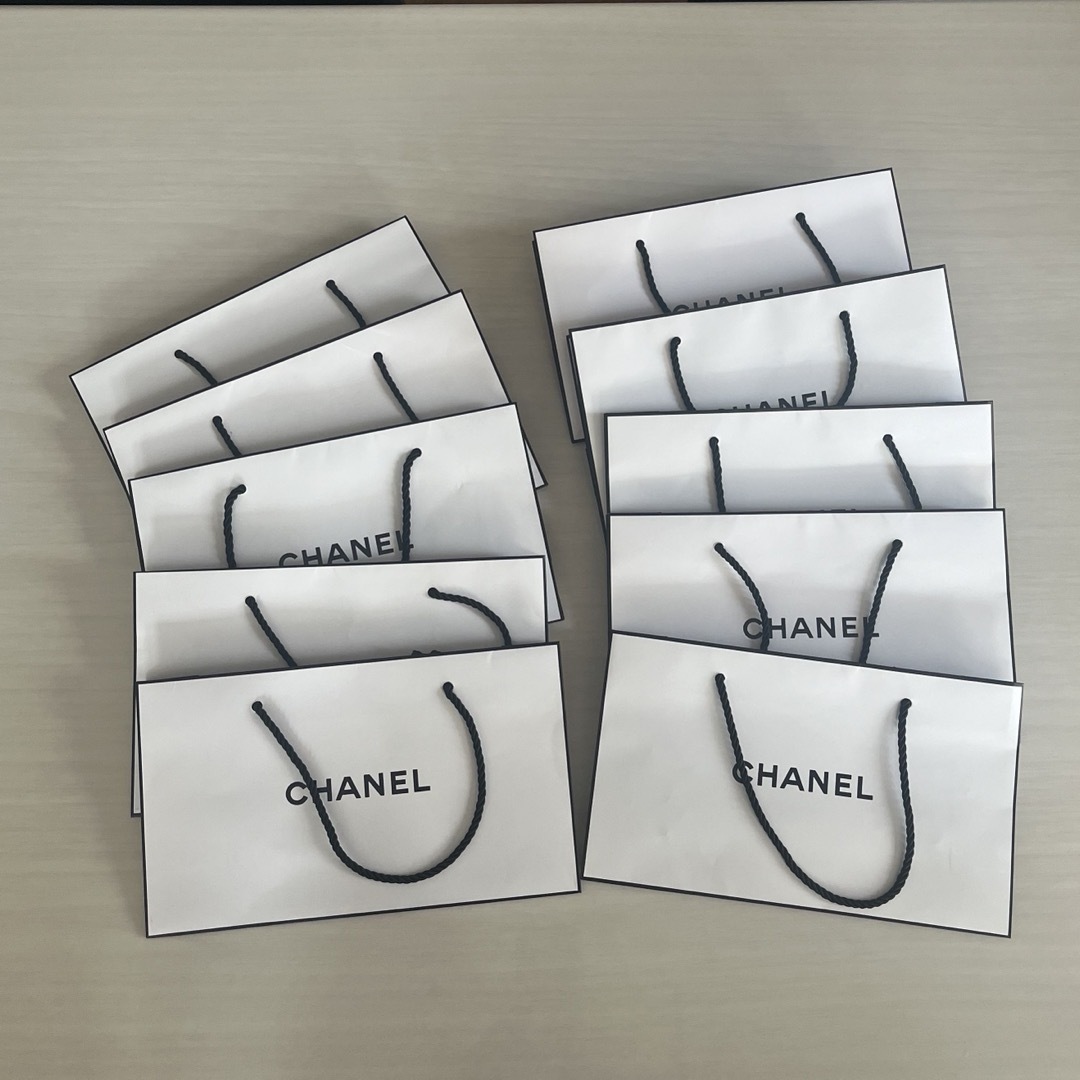 CHANEL(シャネル)のシャネル　紙袋中　10枚セット ハンドメイドの生活雑貨(雑貨)の商品写真