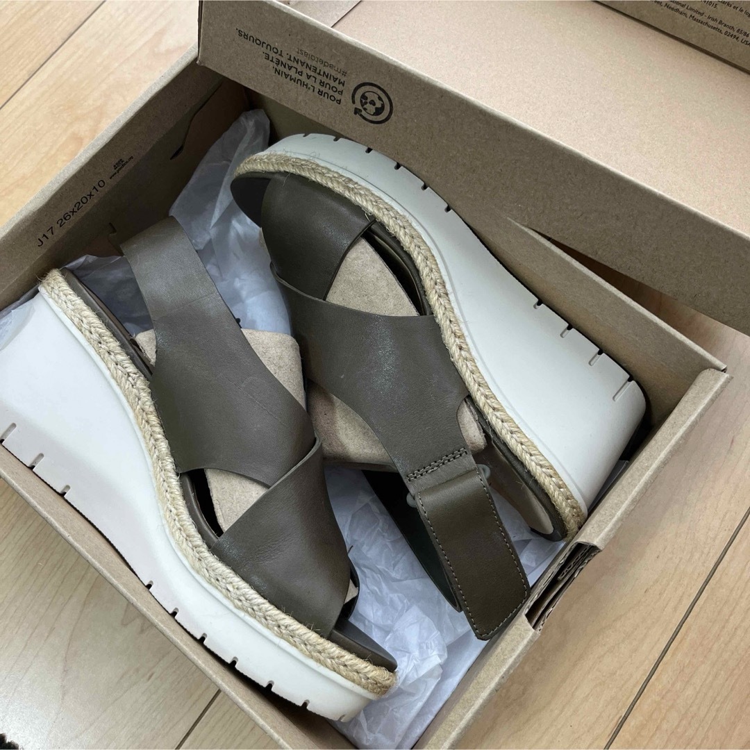 Clarks(クラークス)のクラークス　カーキ色サンダル レディースの靴/シューズ(サンダル)の商品写真