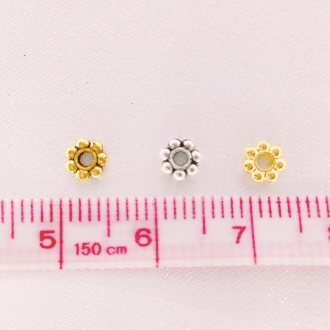 【R2809】花形スペーサー　ゴールド　4ｍｍ　100個 ハンドメイドの素材/材料(各種パーツ)の商品写真