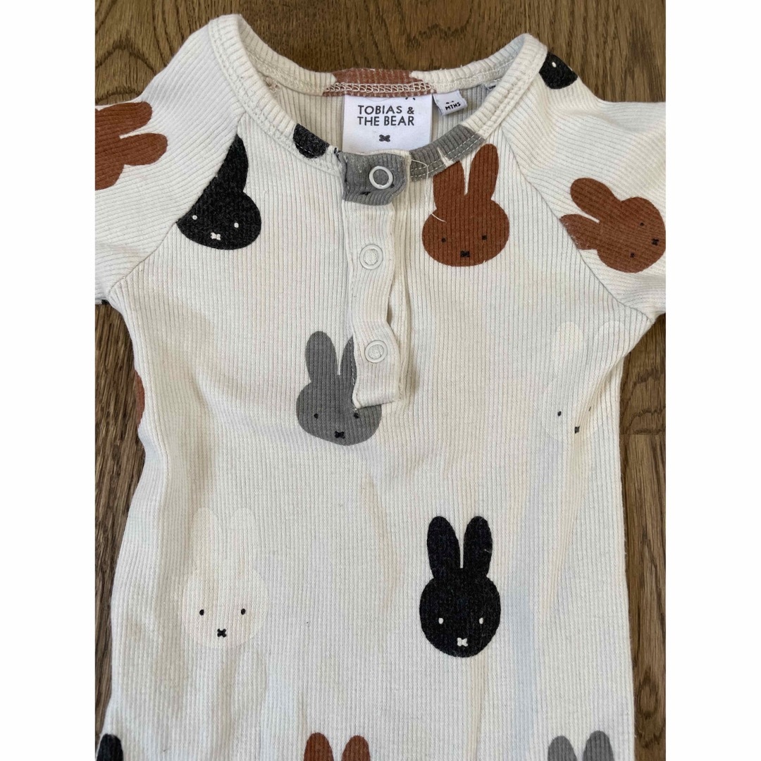 TOBIAS & THE BEAR × miffy ロンパース　ミッフィー キッズ/ベビー/マタニティのベビー服(~85cm)(カバーオール)の商品写真