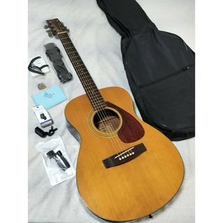 ヤマハ(ヤマハ)のYAMAHA  アコースティックギター  小ぶり ケースオマケ付  初心者最適(アコースティックギター)