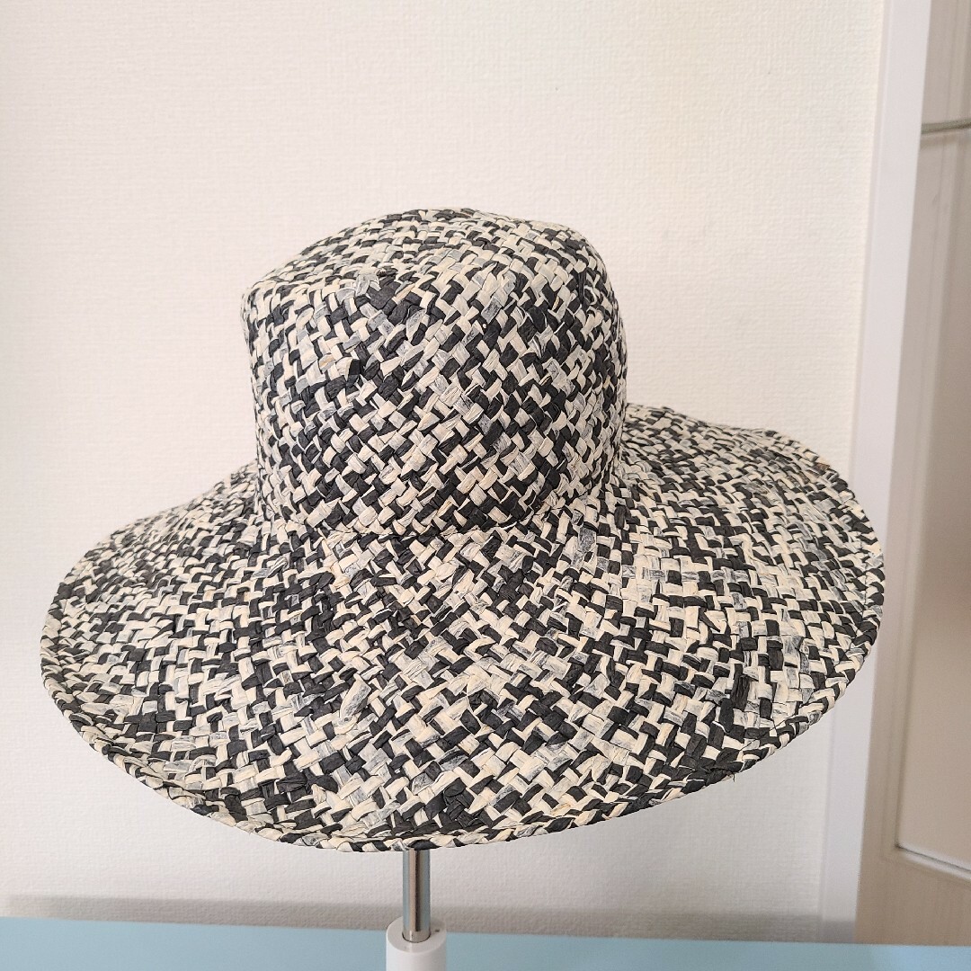BCBGMAXAZRIA(ビーシービージーマックスアズリア)のBCBG 帽子 レディースの帽子(麦わら帽子/ストローハット)の商品写真