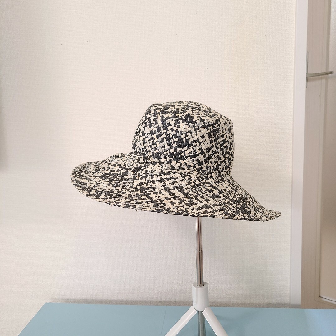 BCBGMAXAZRIA(ビーシービージーマックスアズリア)のBCBG 帽子 レディースの帽子(麦わら帽子/ストローハット)の商品写真