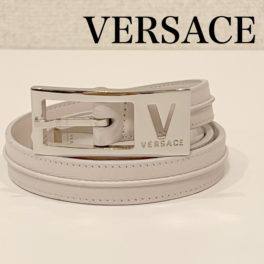 VERSACE(ヴェルサーチ)のベルト レザー ロゴバックル ホワイト系　本革ベルト　Versace  メンズのファッション小物(ベルト)の商品写真