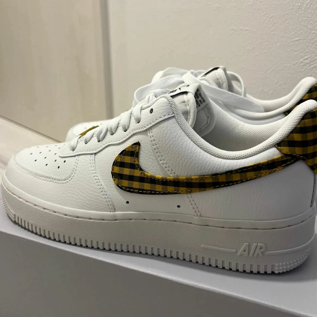 NIKE(ナイキ)のNike WMNS AIR FORCE 1'07 ESS TREND レディースの靴/シューズ(スニーカー)の商品写真