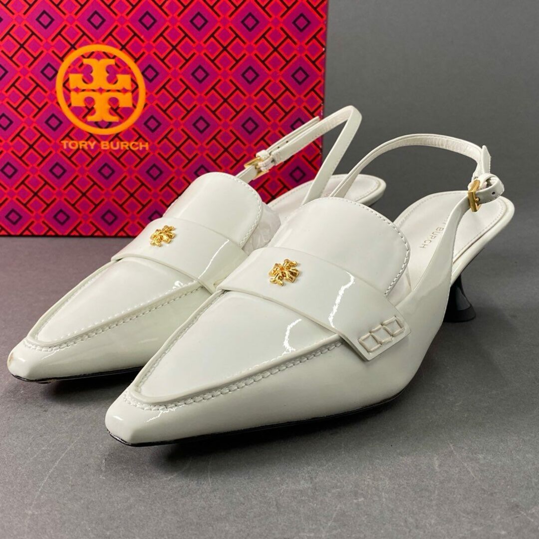 Tory Burch(トリーバーチ)の3e16 TORY BURCH トリーバーチ ストラップ ミュール パンプス 6 1/2M ホワイト エナメル ロゴ金具 レディース 靴 レディースの靴/シューズ(ハイヒール/パンプス)の商品写真