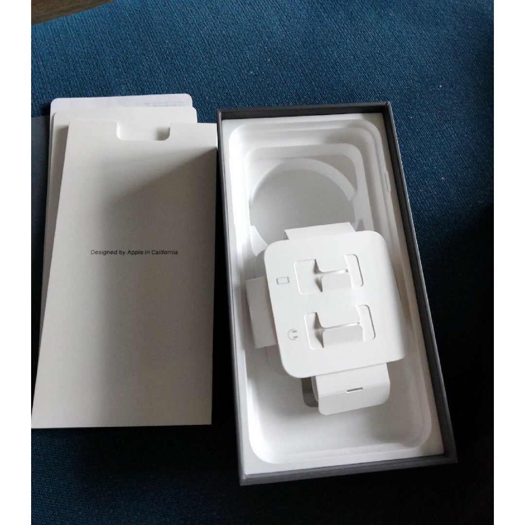 Apple(アップル)のiPhone8プラス空き箱 スマホ/家電/カメラのスマホアクセサリー(iPhoneケース)の商品写真