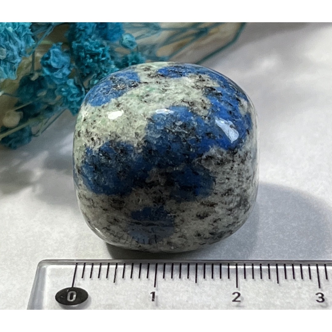 【ヒーリングの石】K2ストーン　アズライト　グラナイト　タンブル　原石 インテリア/住まい/日用品のインテリア小物(置物)の商品写真